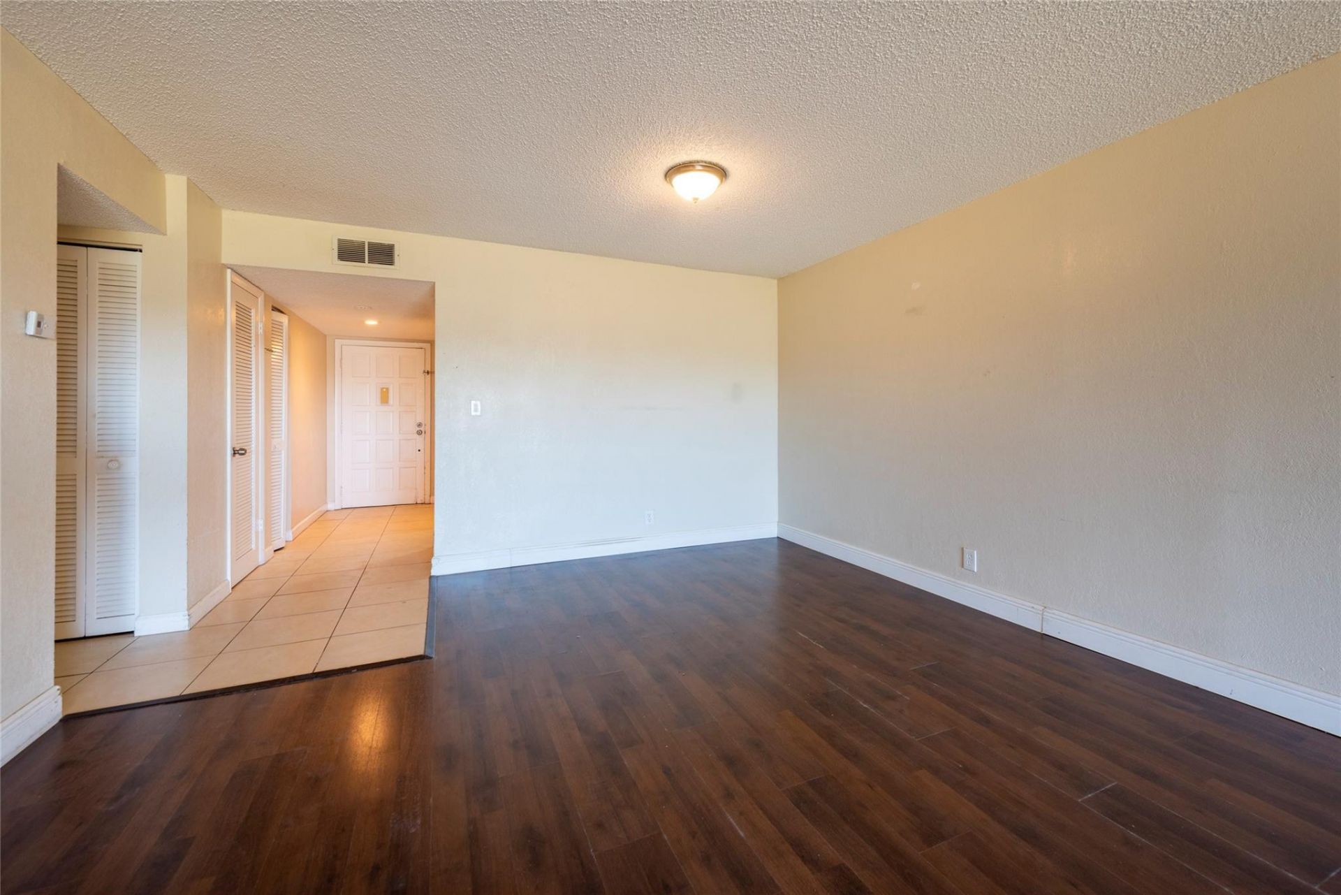 6101 N Falls Circle Drive, Unit 402, Lauderhill, FL 33319 Photo