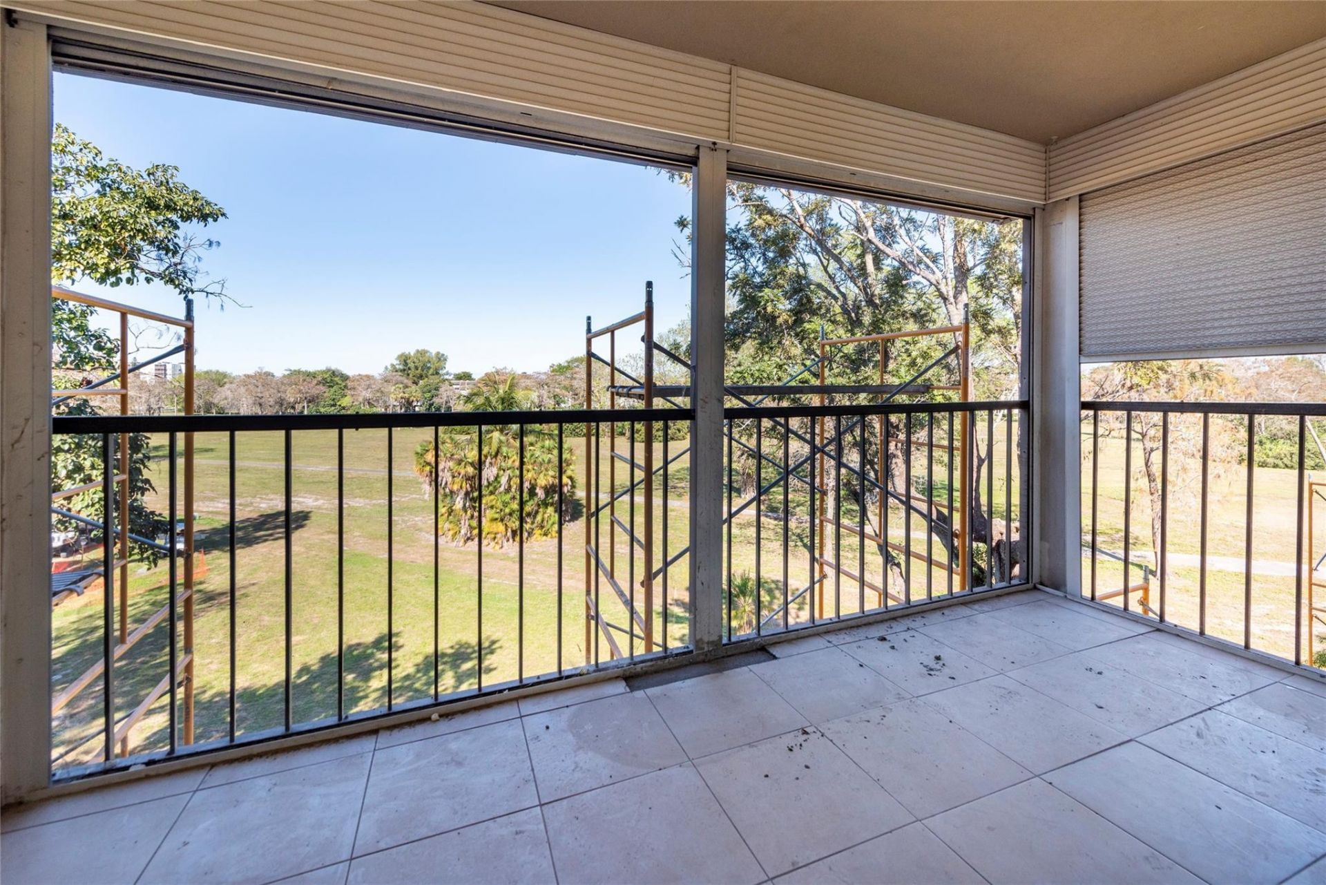 6101 N Falls Circle Drive, Unit 402, Lauderhill, FL 33319 Photo