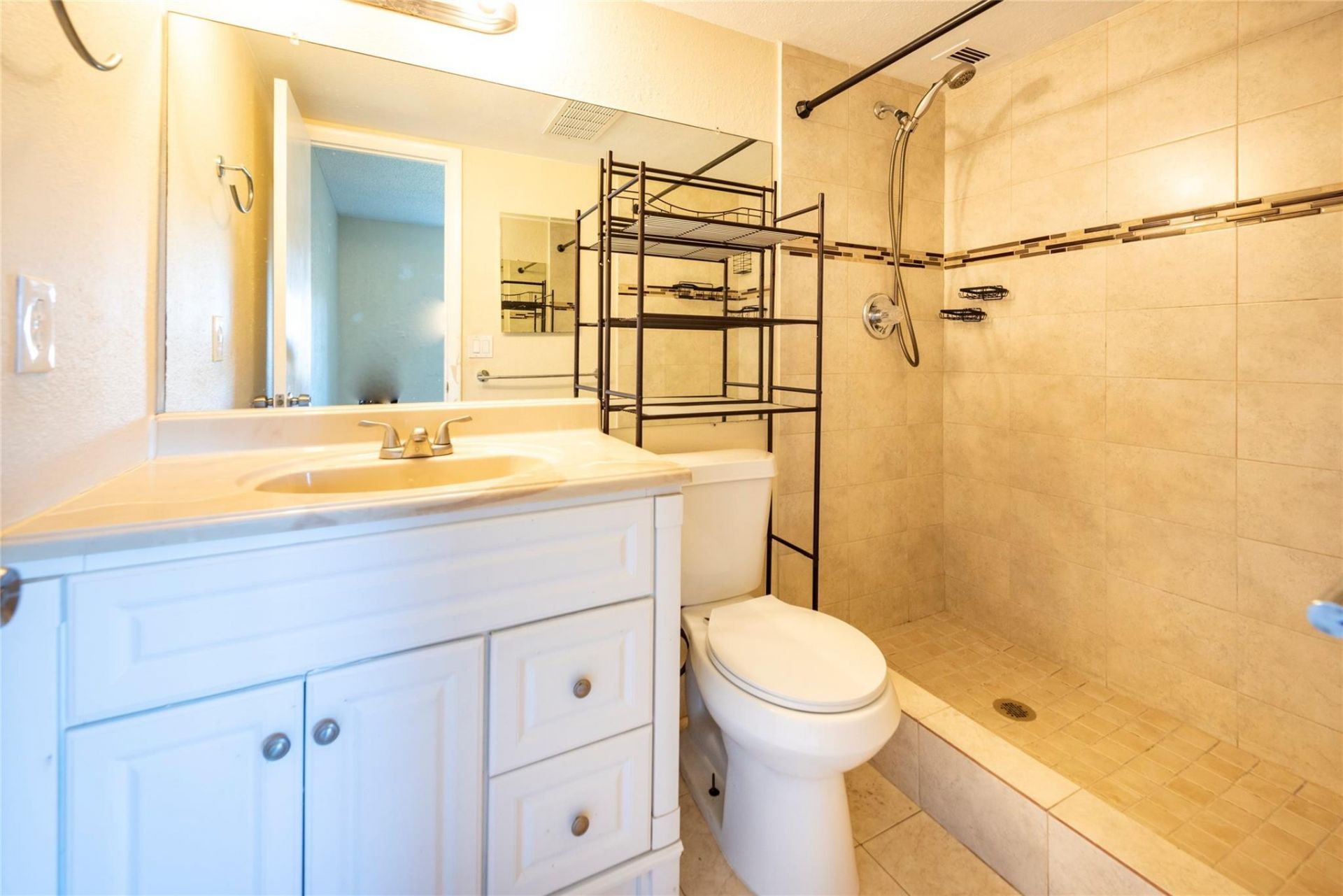 6101 N Falls Circle Drive, Unit 402, Lauderhill, FL 33319 Photo