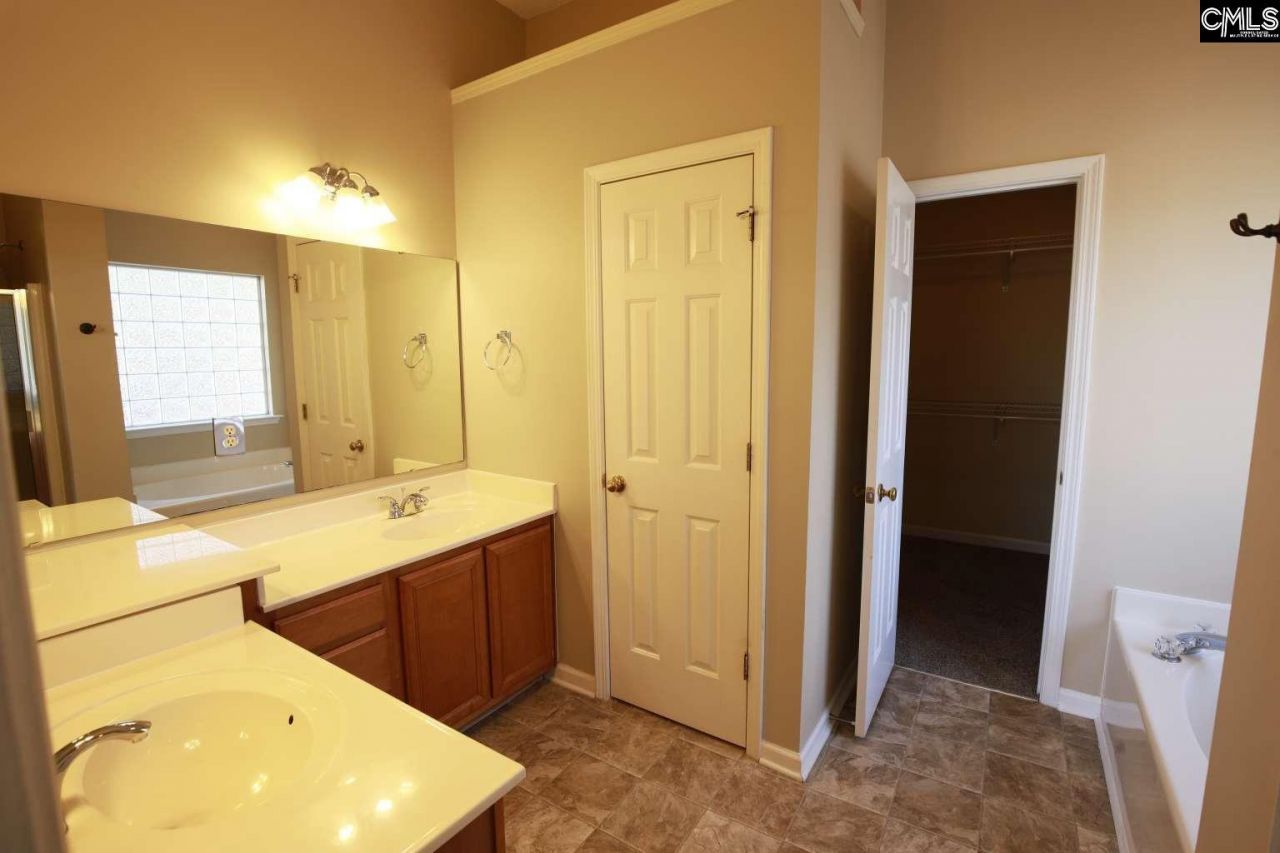 126 Chestnut Woods  Photo 18