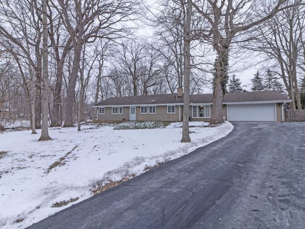 725 Cedar Lane, Frankfort, IL 60423