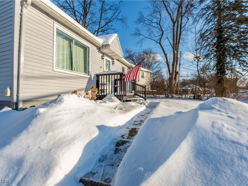 147 Woolf Avenue, Akron, OH 44312 Photo 4