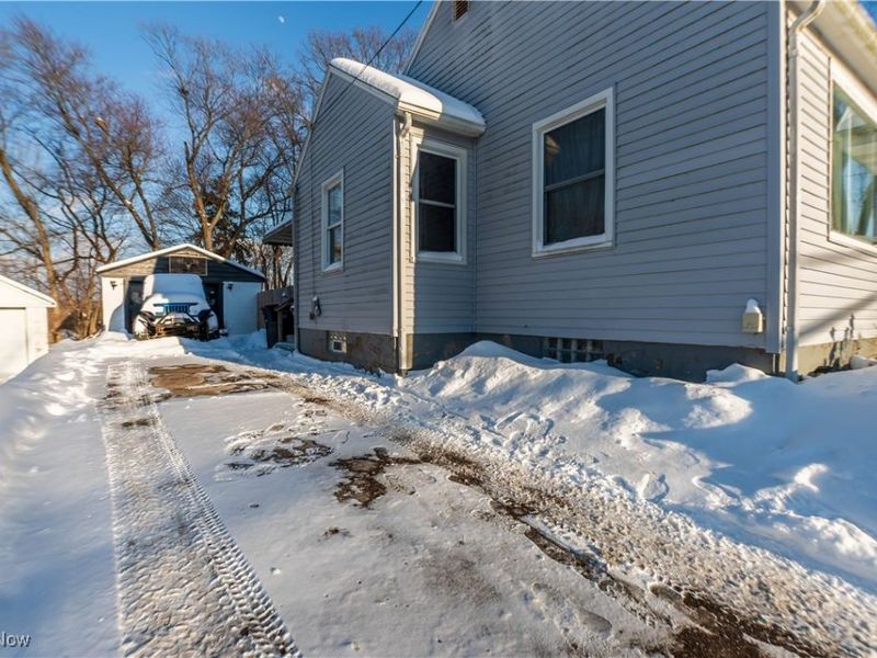 147 Woolf Avenue, Akron, OH 44312 Photo 7