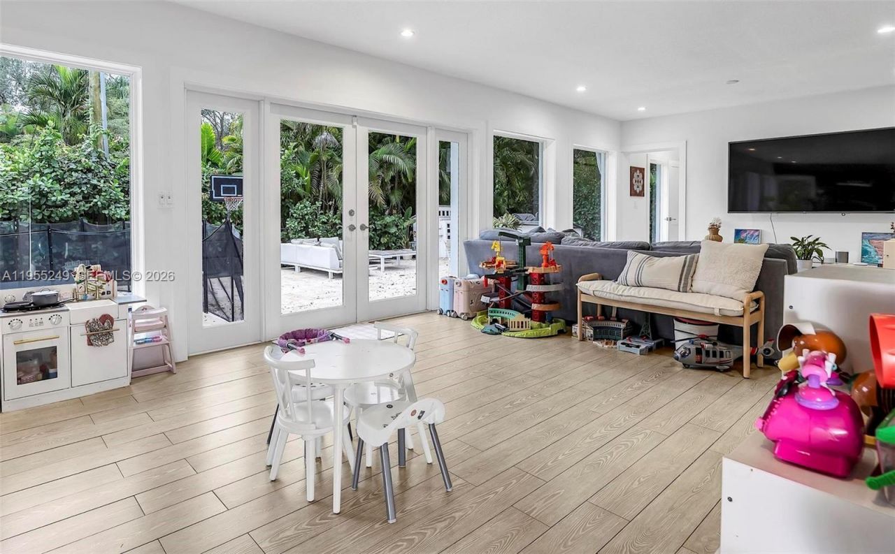 1444 Mendavia Ave , Coral Gables, FL 33146 Photo