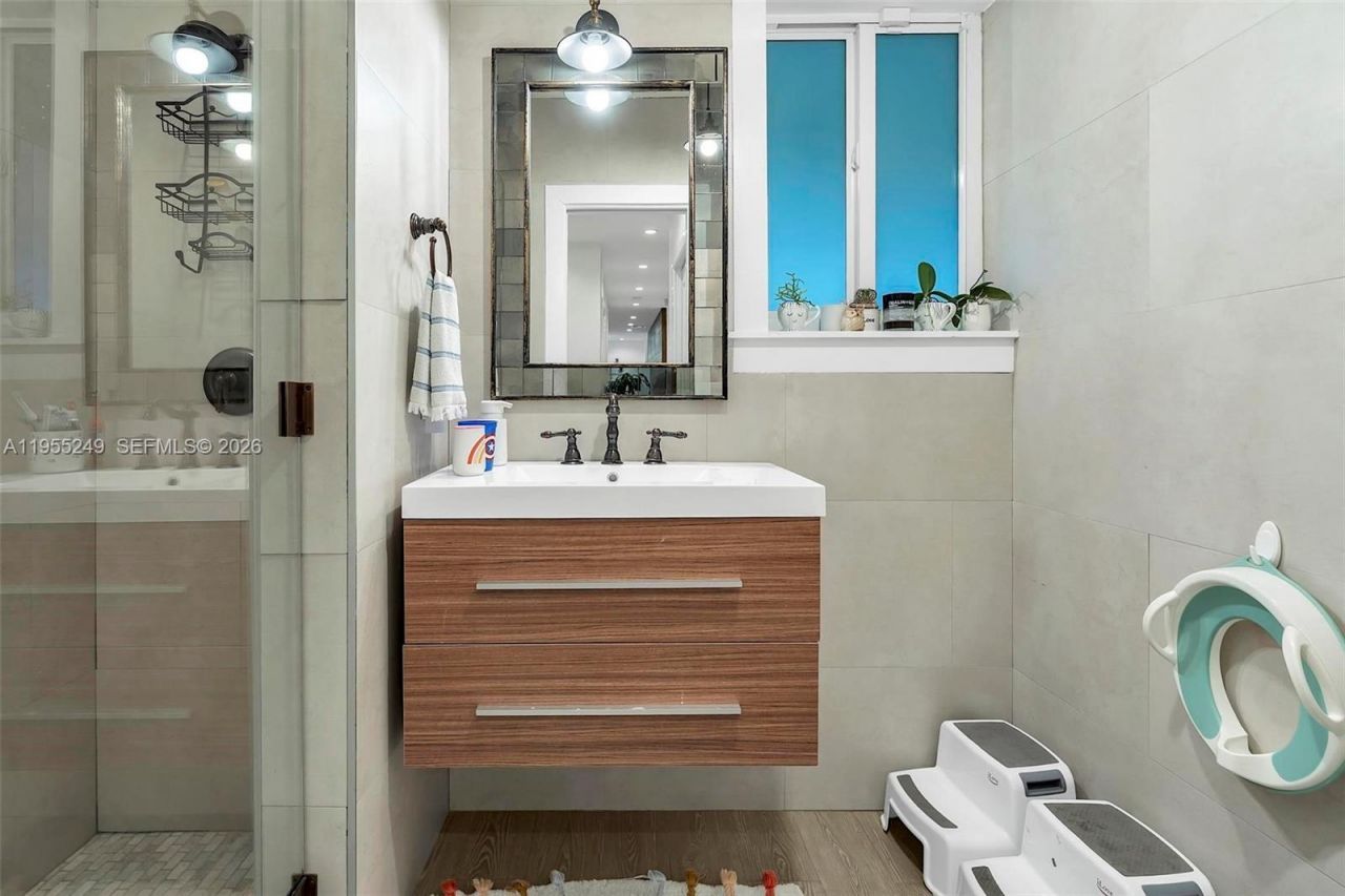 1444 Mendavia Ave , Coral Gables, FL 33146 Photo