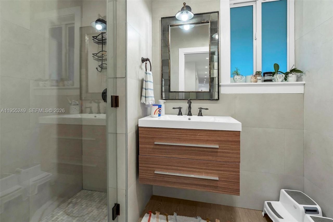 1444 Mendavia Ave , Coral Gables, FL 33146 Photo