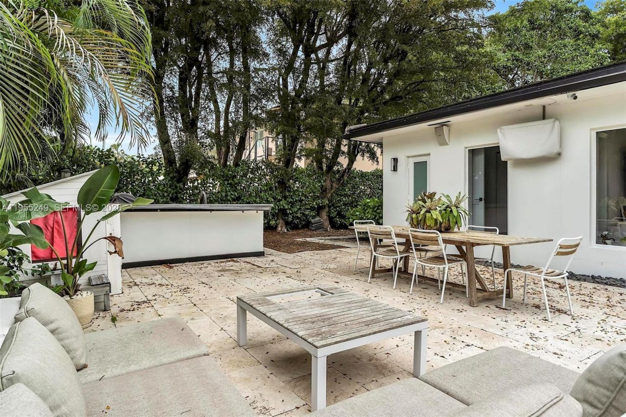 1444 Mendavia Ave , Coral Gables, FL 33146 Photo