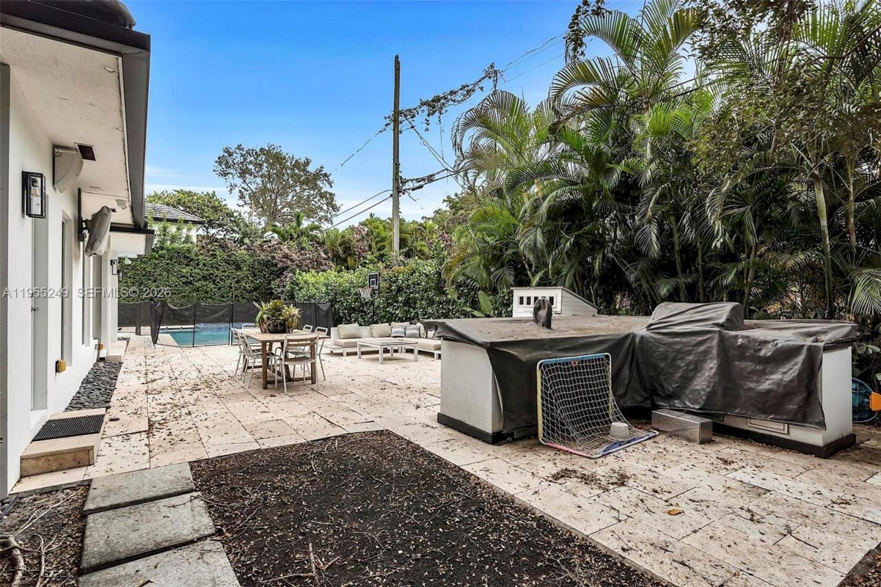 1444 Mendavia Ave , Coral Gables, FL 33146 Photo