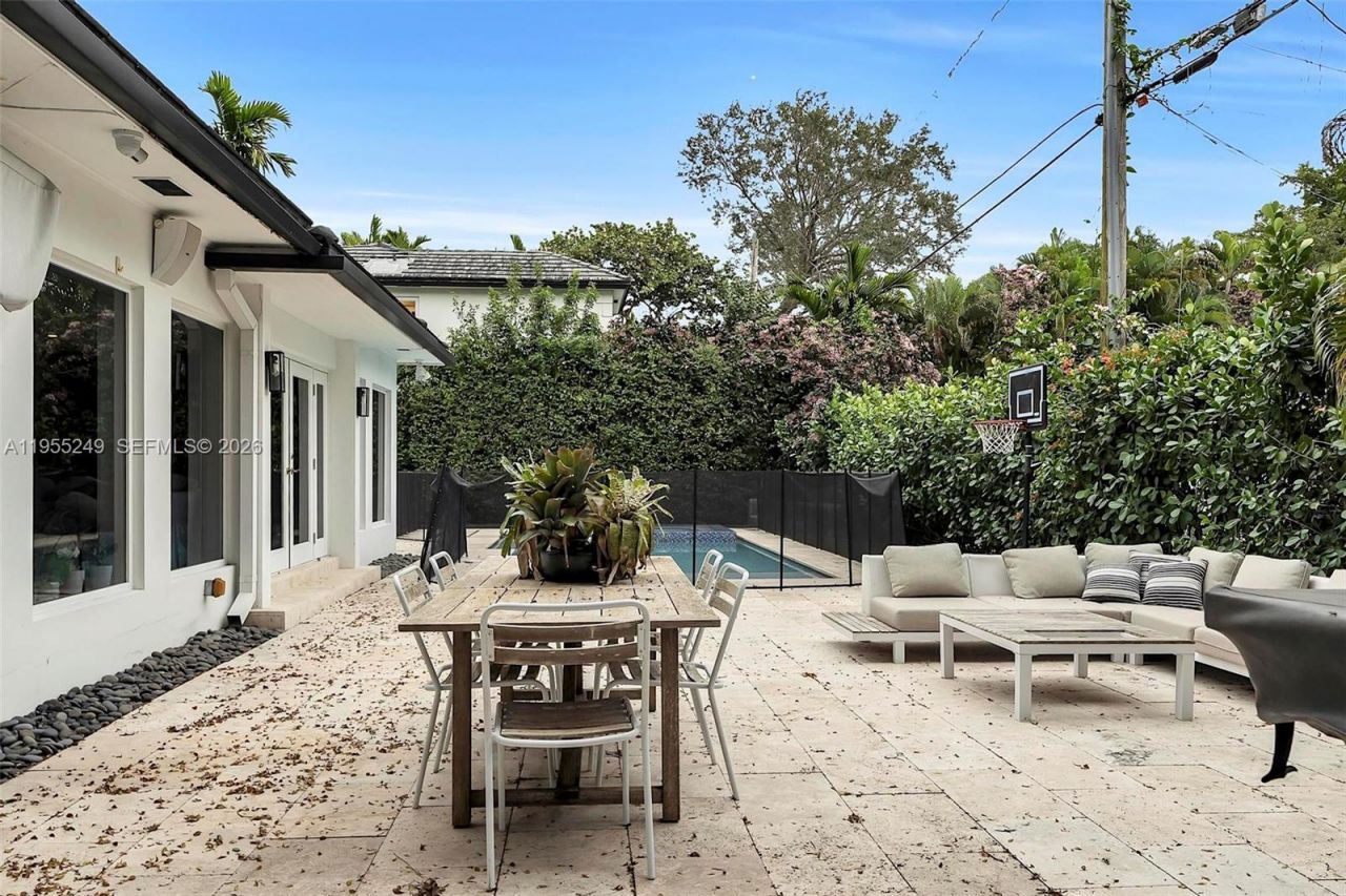 1444 Mendavia Ave , Coral Gables, FL 33146 Photo