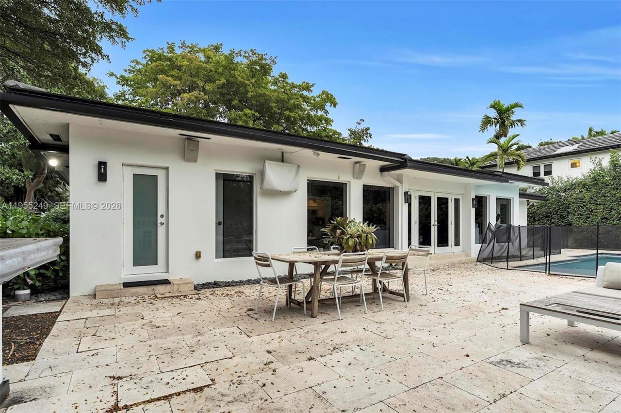 1444 Mendavia Ave , Coral Gables, FL 33146 Photo