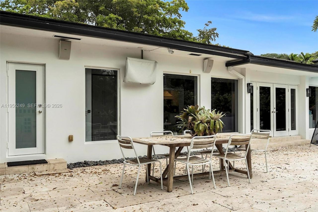 1444 Mendavia Ave , Coral Gables, FL 33146 Photo