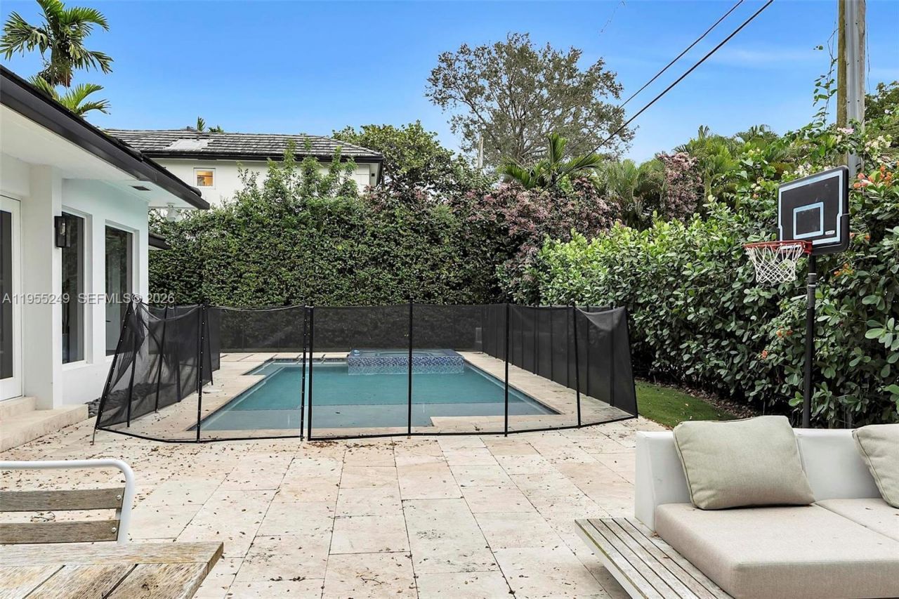 1444 Mendavia Ave , Coral Gables, FL 33146 Photo