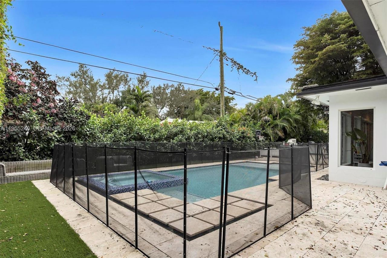 1444 Mendavia Ave , Coral Gables, FL 33146 Photo