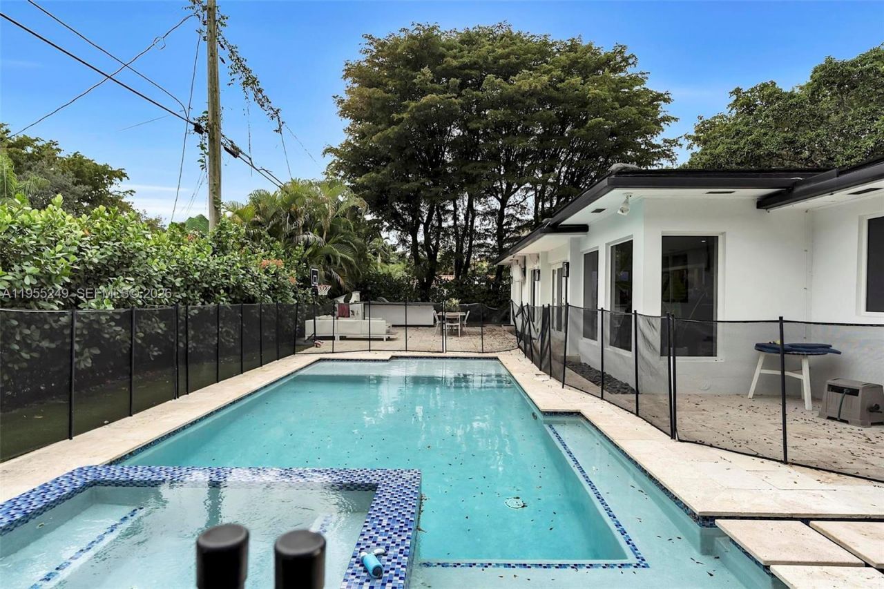 1444 Mendavia Ave , Coral Gables, FL 33146 Photo