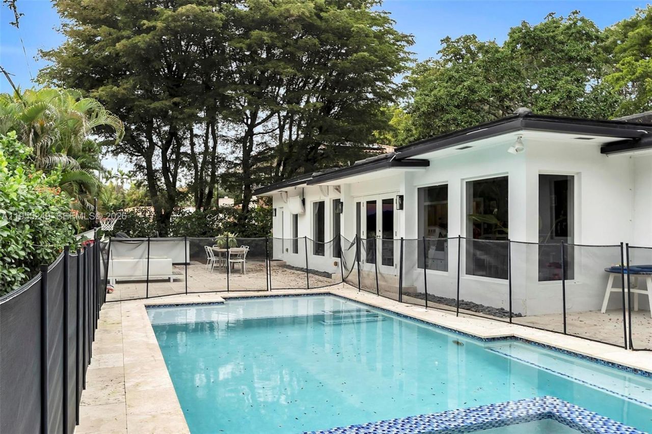 1444 Mendavia Ave , Coral Gables, FL 33146 Photo