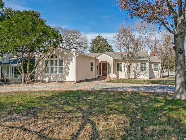 325 Canterbury Hill, Terrell Hills, TX 78209