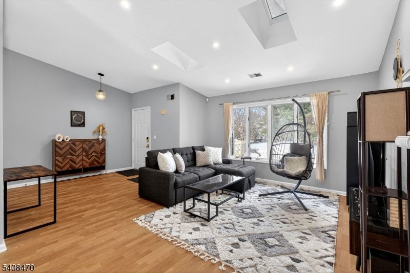 68 Westchester Ter, Clinton, NJ 08801 Main Photo