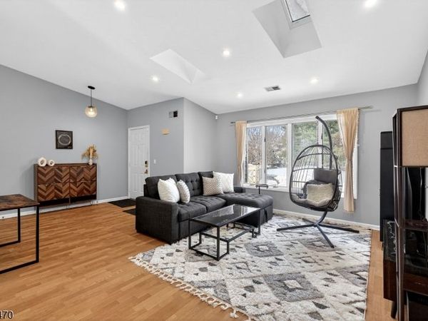 68 Westchester Ter, Clinton, NJ 08801