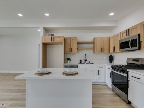 909 James Street, Las Vegas, NV 89101