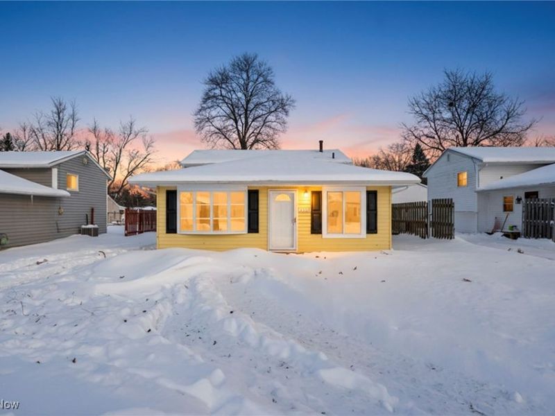 10293 Greenview Drive, Columbia Station, OH 44028 Photo 2