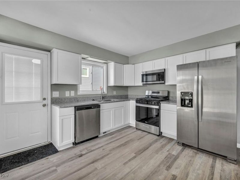 10293 Greenview Drive, Columbia Station, OH 44028 Photo 5