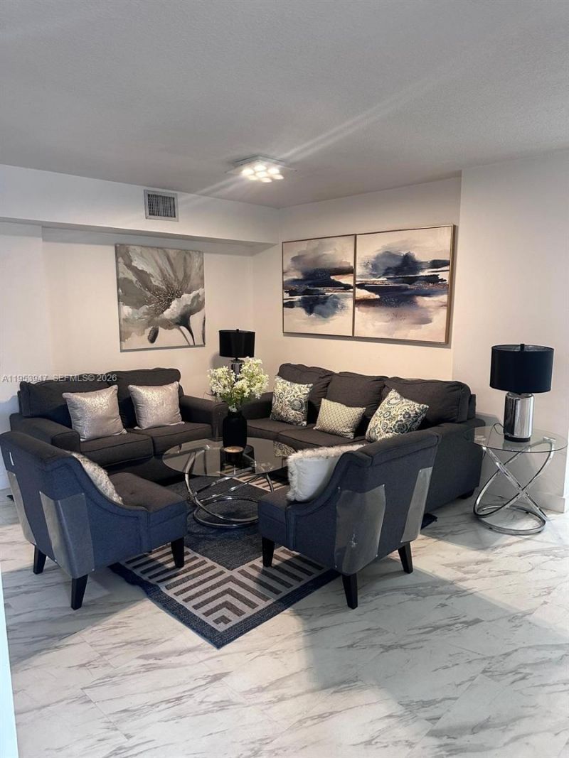 9340 Fontainebleau Blvd, Unit 313, Miami, FL 33172 Photo