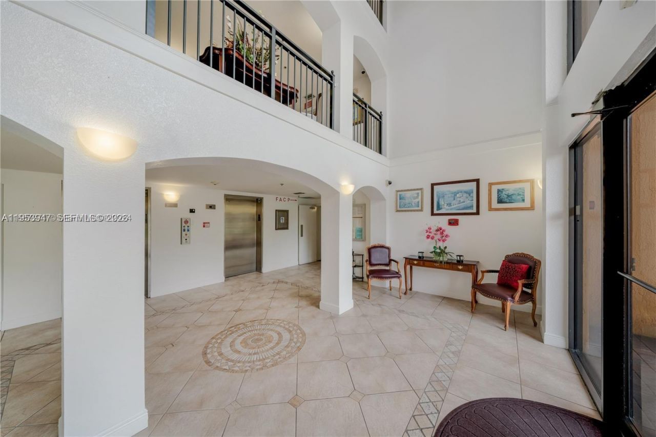 9340 Fontainebleau Blvd, Unit 313, Miami, FL 33172 Photo