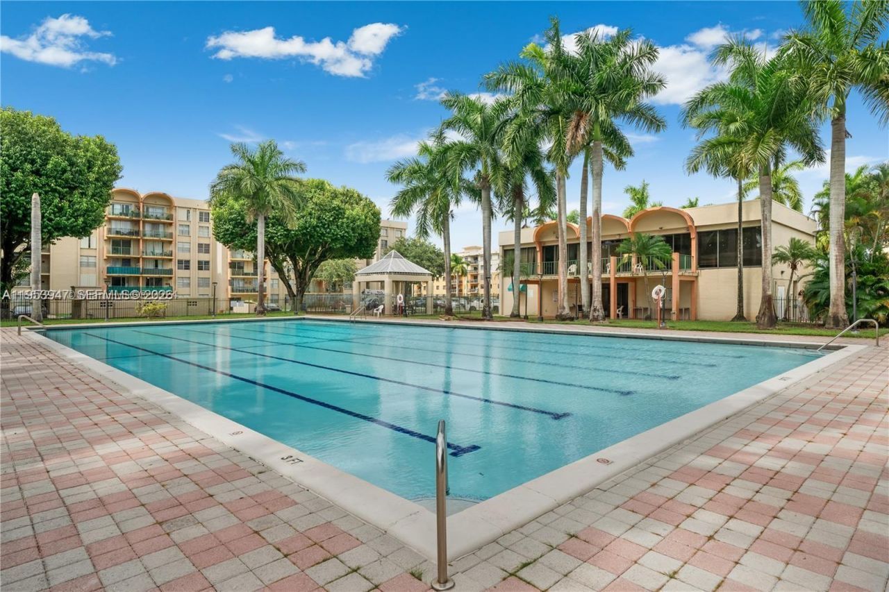 9340 Fontainebleau Blvd, Unit 313, Miami, FL 33172 Photo