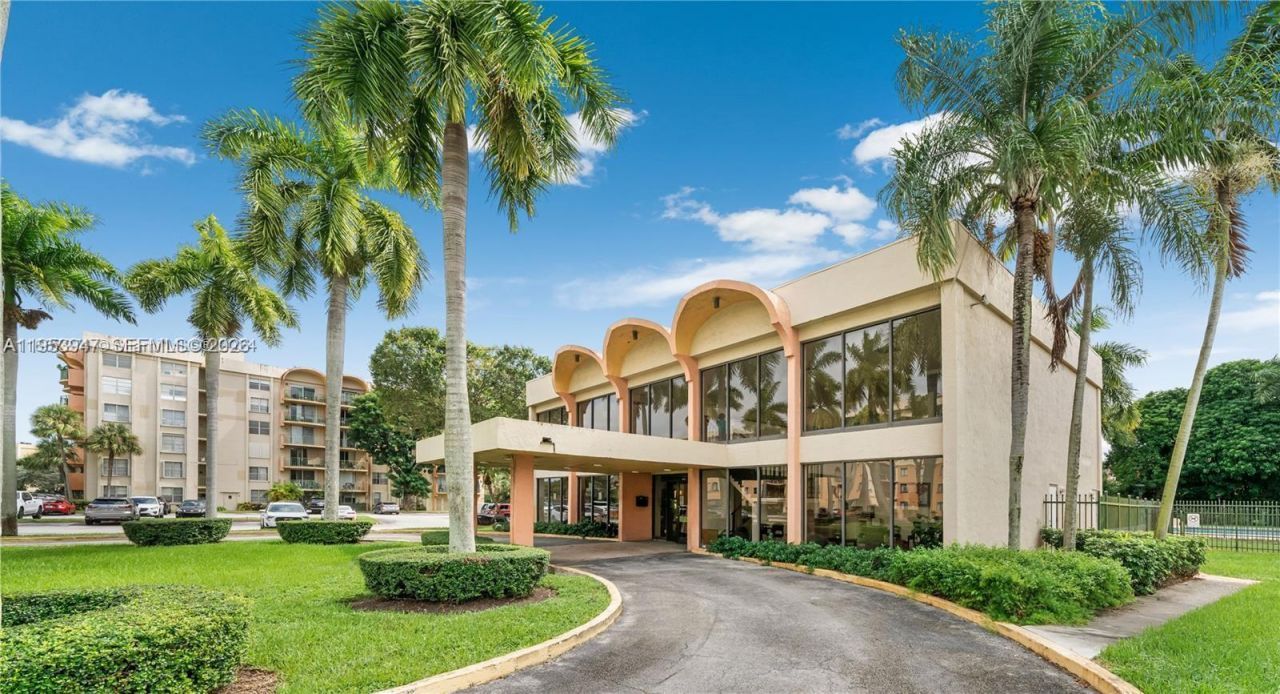 9340 Fontainebleau Blvd, Unit 313, Miami, FL 33172 Photo