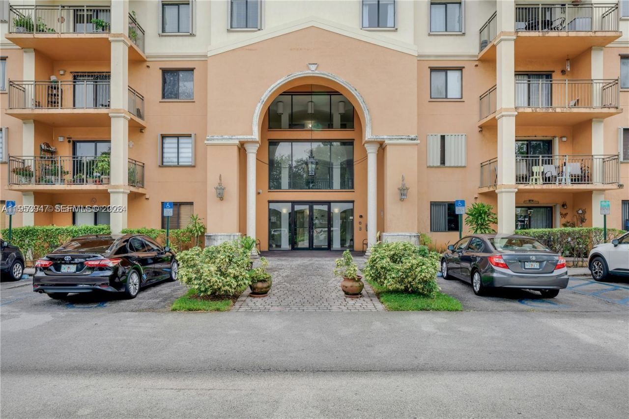 9340 Fontainebleau Blvd, Unit 313, Miami, FL 33172 Photo