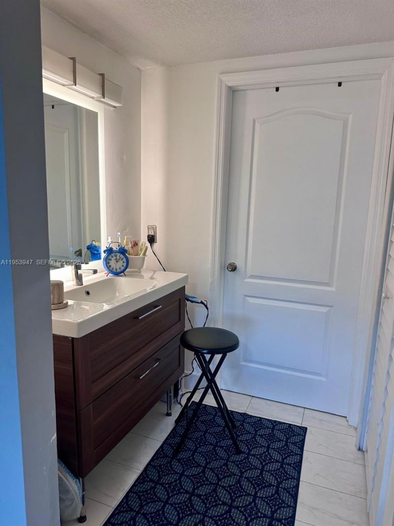 9340 Fontainebleau Blvd, Unit 313, Miami, FL 33172 Photo