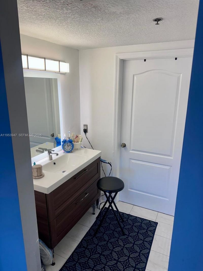 9340 Fontainebleau Blvd, Unit 313, Miami, FL 33172 Photo