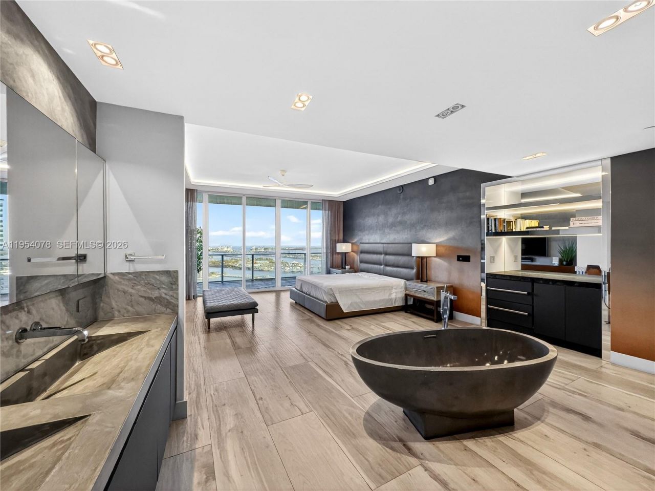 2020 N Bayshore Dr, Unit PH-4104, Miami, FL 33137 Photo