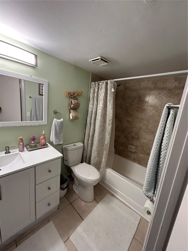 200 W Palm Cir W , Unit 104, Pembroke Pines, FL 33025 Photo