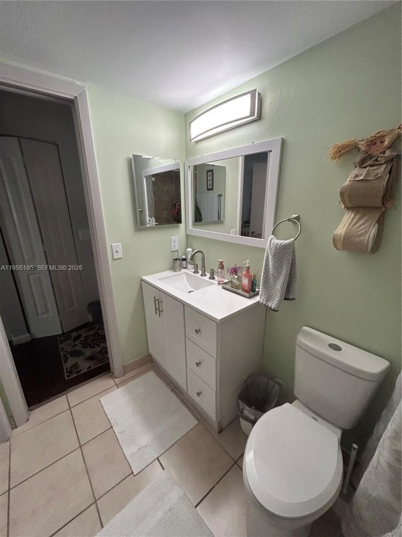 200 W Palm Cir W , Unit 104, Pembroke Pines, FL 33025 Photo