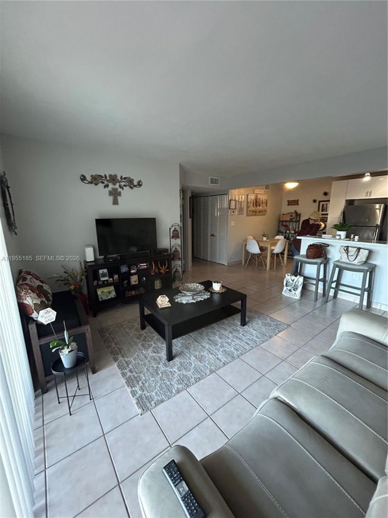 200 W Palm Cir W , Unit 104, Pembroke Pines, FL 33025 Photo
