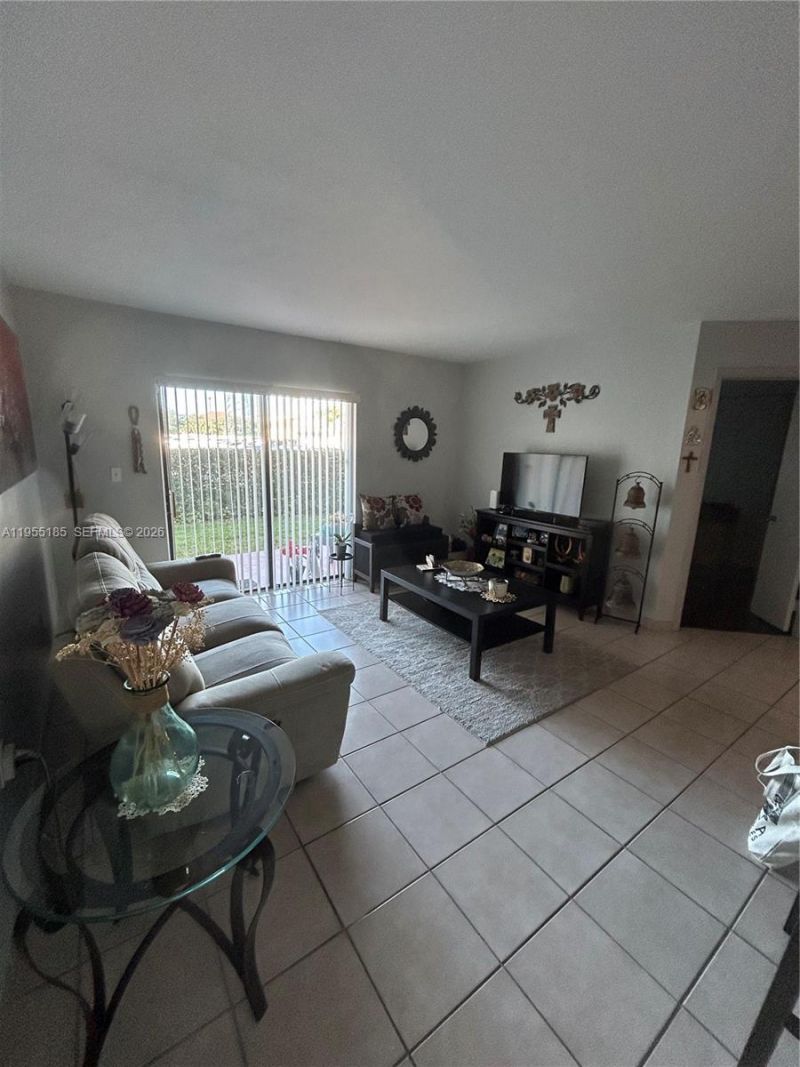 200 W Palm Cir W , Unit 104, Pembroke Pines, FL 33025 Photo