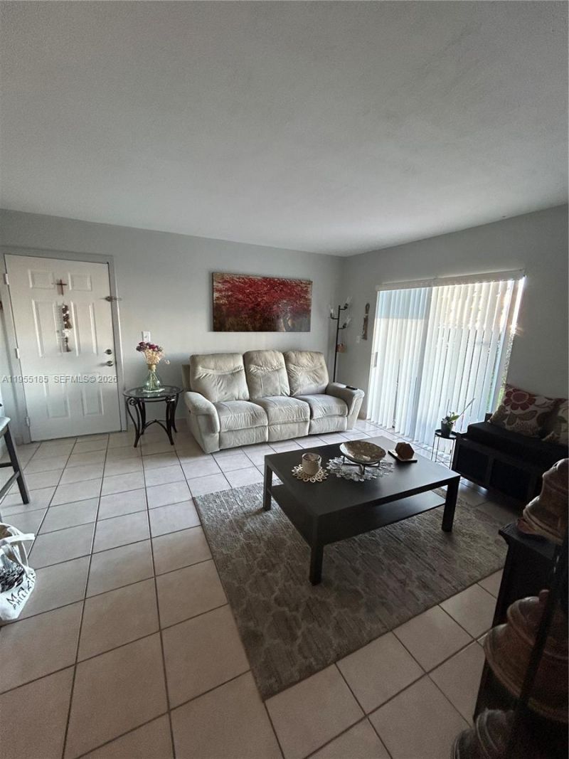 200 W Palm Cir W , Unit 104, Pembroke Pines, FL 33025 Photo