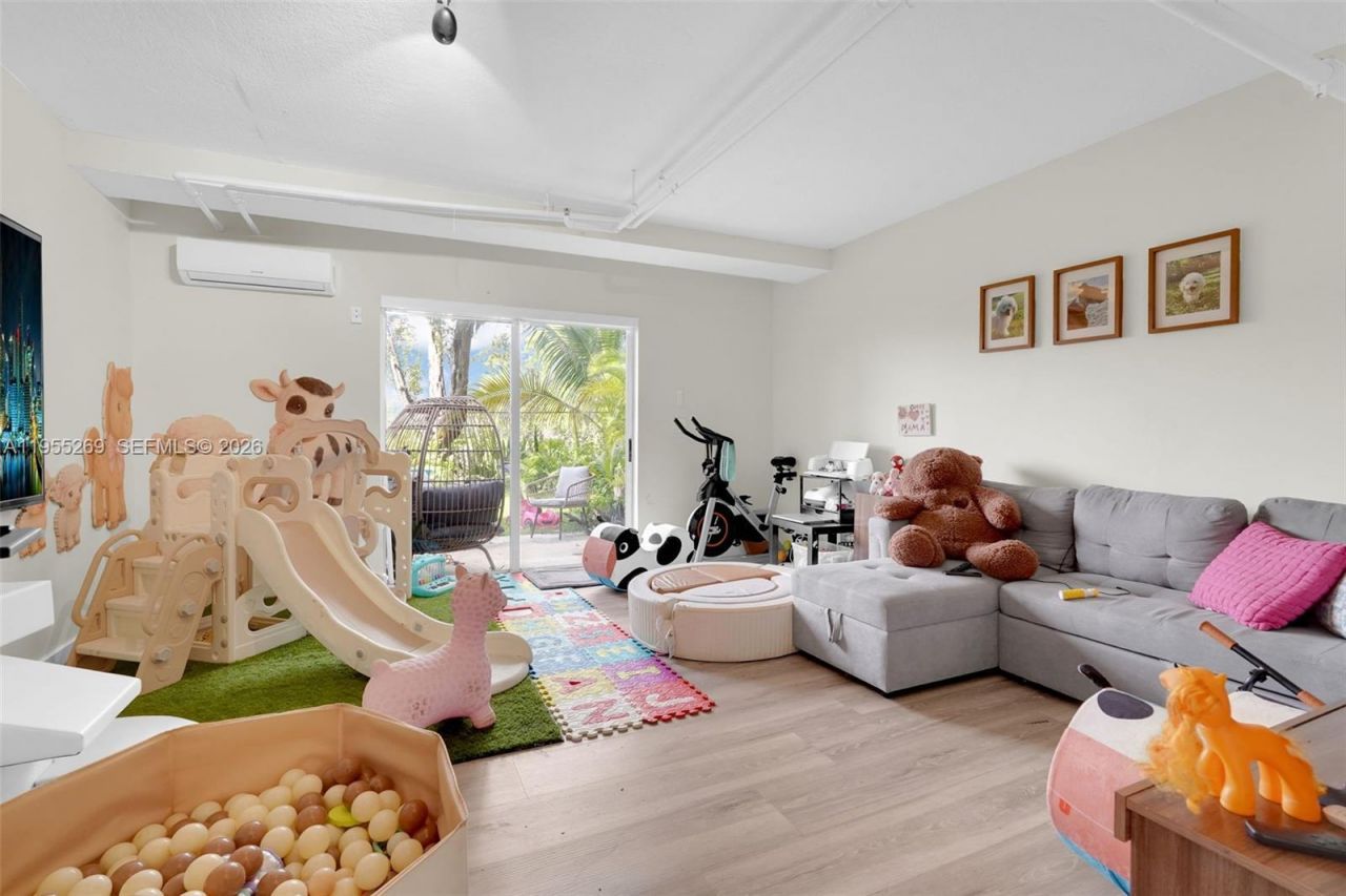 738 NE 90th St, Unit 207, Miami, FL 33138 Photo