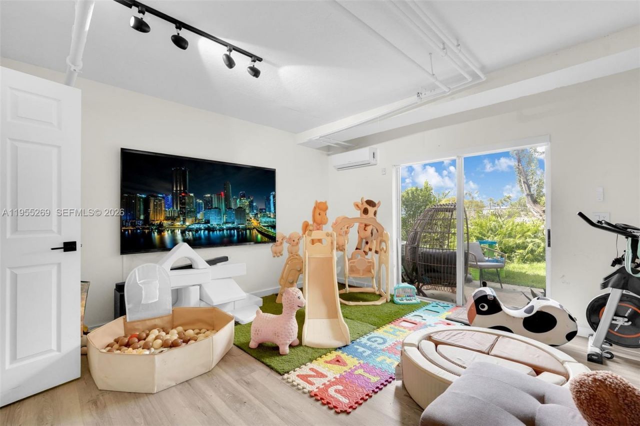 738 NE 90th St, Unit 207, Miami, FL 33138 Photo