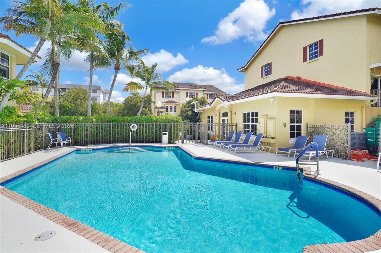 738 NE 90th St, Unit 207, Miami, FL 33138 Photo