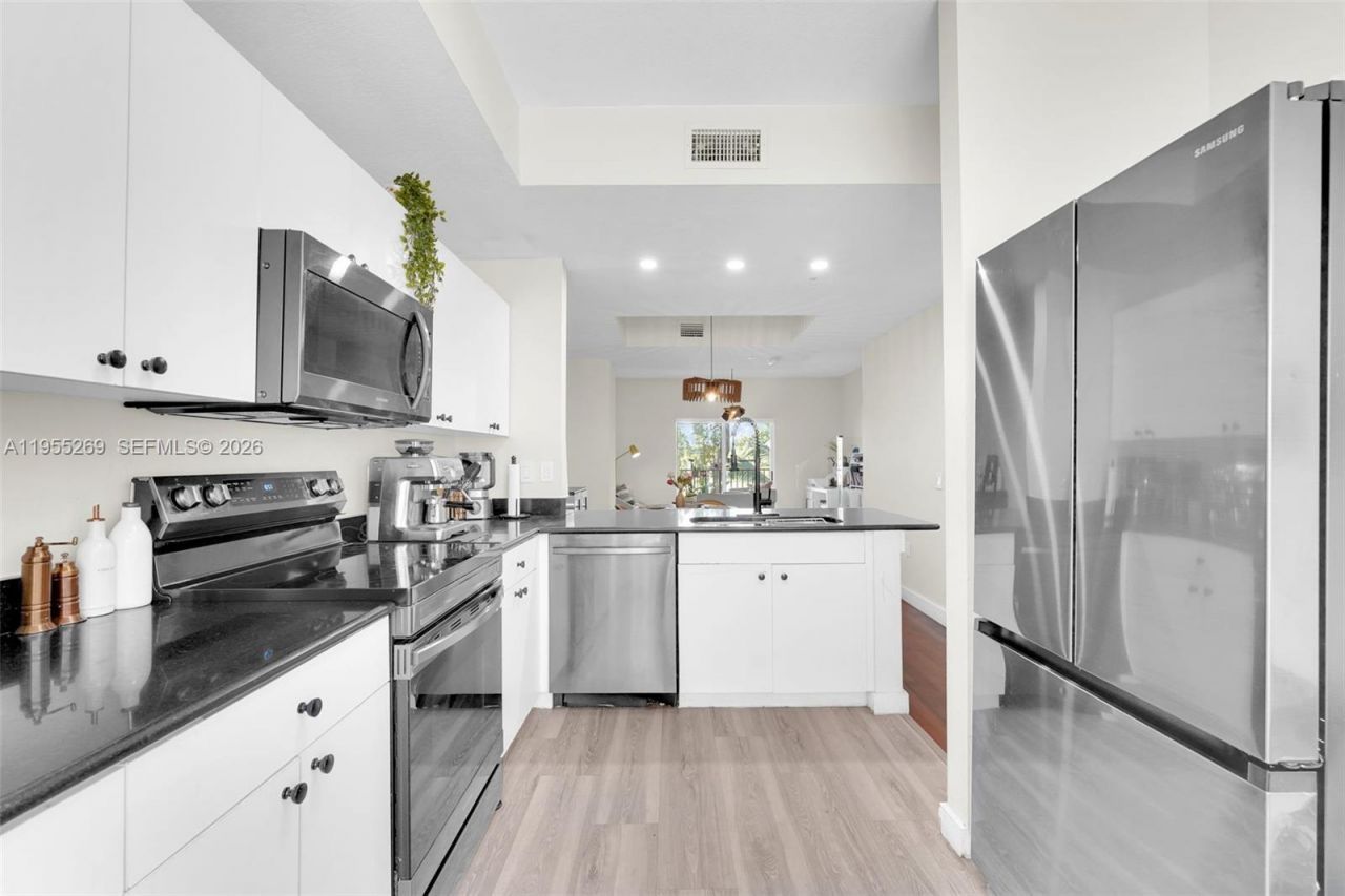 738 NE 90th St, Unit 207, Miami, FL 33138 Photo