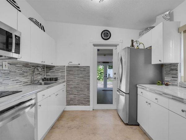 13800 NW 2nd Ave , North Miami, FL 33168