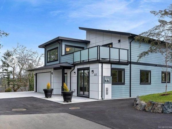 227 Heddle Ave, View Royal, BC V9B 1T9