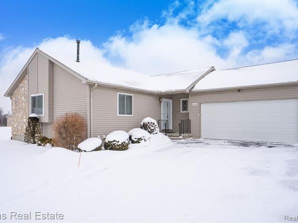 10200 Hawthorne Circle, Atlas Twp, MI 48438