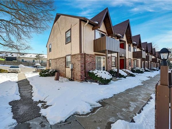 6228 Robinson Street, Unit 4, Overland Park, KS 66202