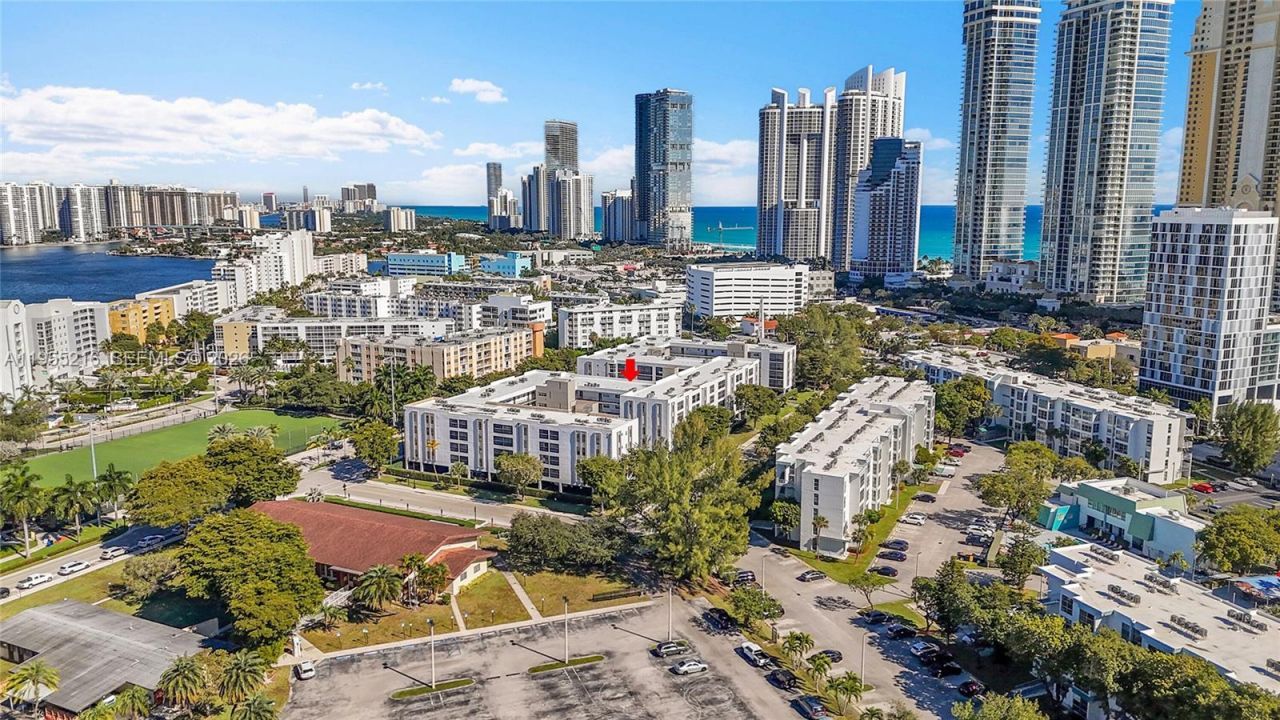 201 178th Dr , Unit 308, Sunny Isles Beach, FL 33160 Photo