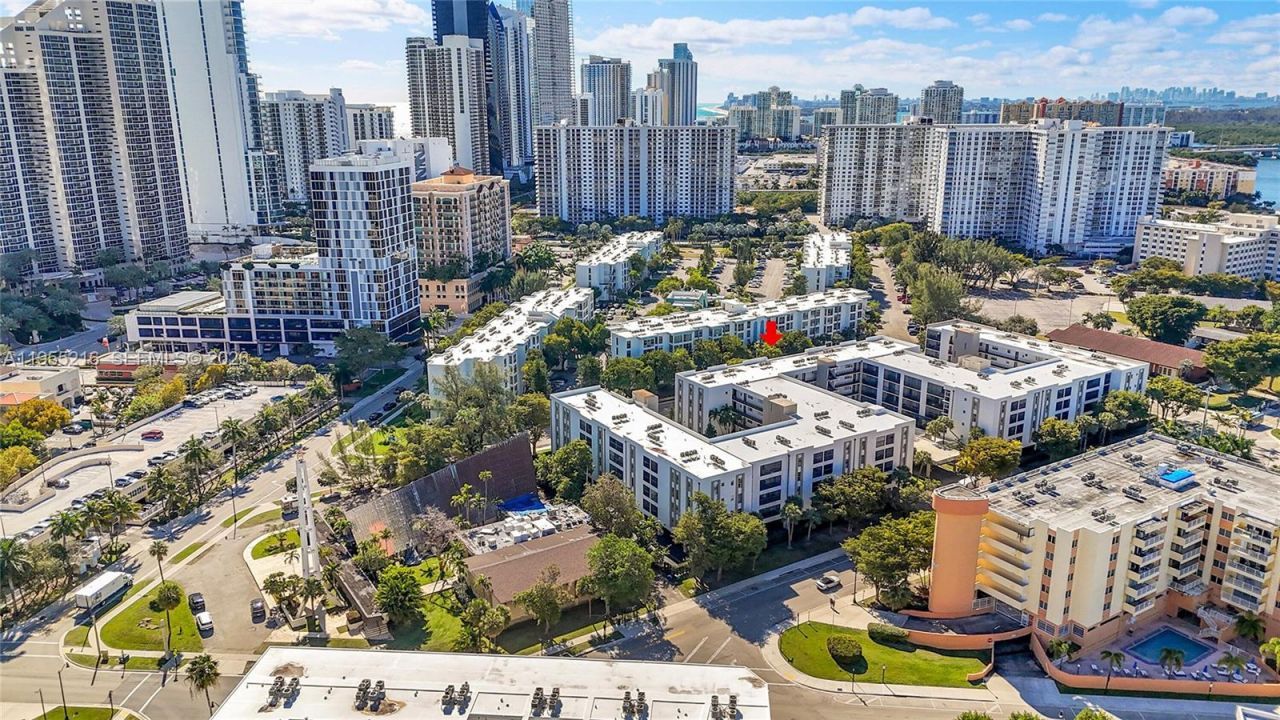 201 178th Dr , Unit 308, Sunny Isles Beach, FL 33160 Photo