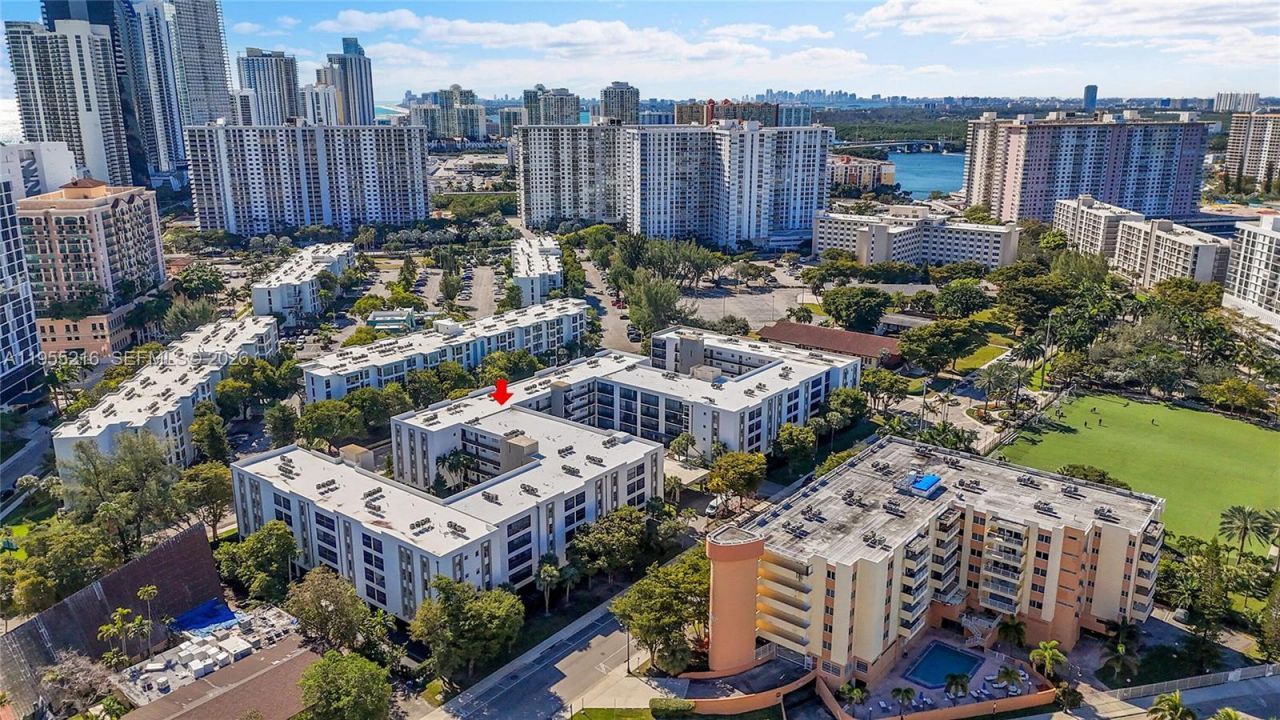 201 178th Dr , Unit 308, Sunny Isles Beach, FL 33160 Photo