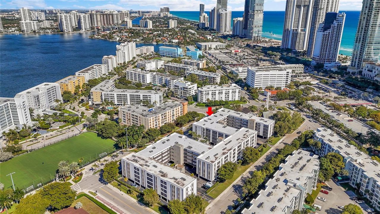 201 178th Dr , Unit 308, Sunny Isles Beach, FL 33160 Photo